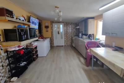 Casă cu 5 camere cu Teren 744 Mp în Brătășanca - 1