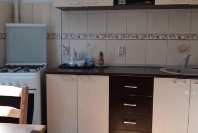 Apartament cu 2 camere semidecomandat, mobilat în Berceni