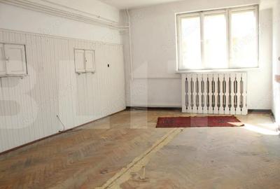 Spațiu comercial, de 1,557 mp, în Central - 7