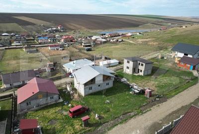 Casa cu 4 camere, 105 mp utili, cu garaj si 500 mp teren, zona Letcani - 2