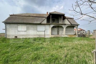 Casă cu 7 camere cu Teren 1088 Mp în Botiz - 7