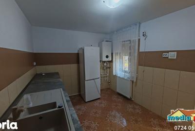 Casă cu 5 camere cu Teren 700 Mp în Piața Centrală - 5