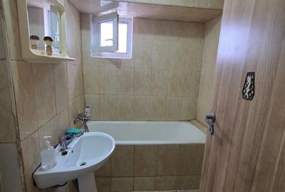 Berceni, pe B-ul Obregia, stradal, bloc reabilitat, pasajul Europa Unita - 2