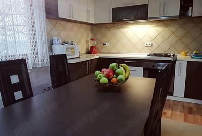Casă cu 5 camere în Leș