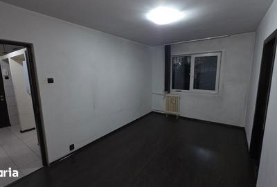 Apartament cu 2 camere semidecomandat în Km 4 - 3