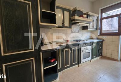 Apartament cu 3 camere semidecomandat, mobilat în Central - 2