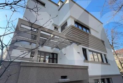 Casă cu 7 camere cu Teren 500 Mp în Capitale - 2