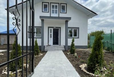 Vila P+M, 5 camere, 300mp teren,  Lumina