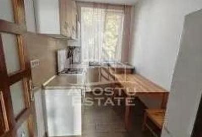Apartament cu 2 camere semidecomandat în Ghiroda