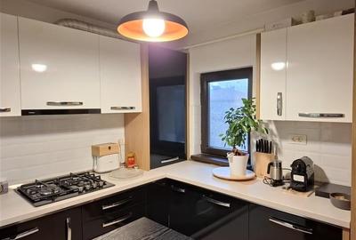 Apartament cu 3 camere decomandat, mobilat în Central