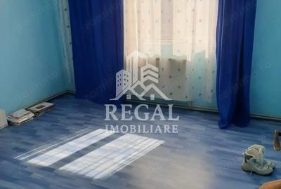 Apartament cu 3 camere de vanzare. Zona Micro 5 - 5