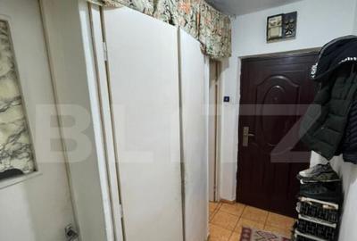 Apartament cu 3 camere semidecomandat, mobilat în Central