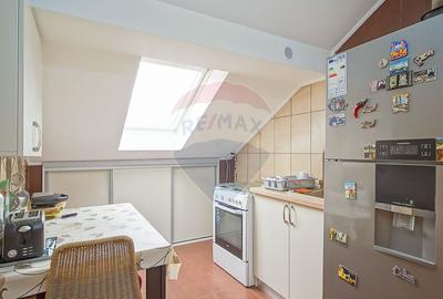 Casă cu 7 camere cu Teren 1167 Mp în Tractorul - 32