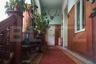 Casă cu 4 camere cu Teren 500 Mp în Central - 2