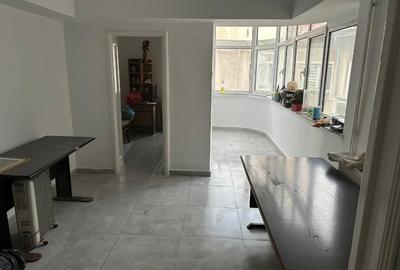 Apartament cu 3 camere semidecomandat în Ultracentral