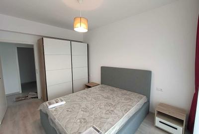 Apartament cu 3 camere decomandat în Tractorul - 4