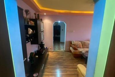 Apartament cu 3 camere decomandat în Ozana