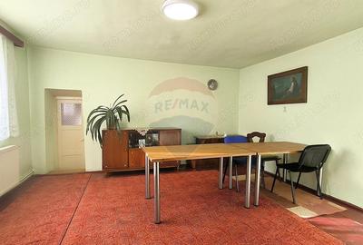 Casă cu 3 camere cu Teren 1418 Mp în Brateiu - 9