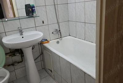 Apartament cu 3 camere semidecomandat în Central - 1