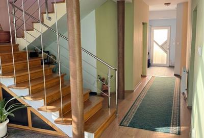 Casă cu 4 camere în Central - 3