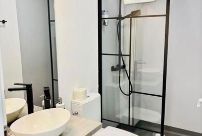 Casă cu 4 camere cu Teren 4600 Mp în Central - 4