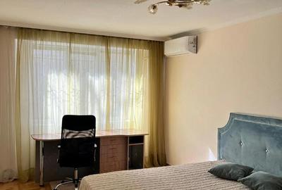 Apartament cu 2 camere decomandat în Take Ionescu