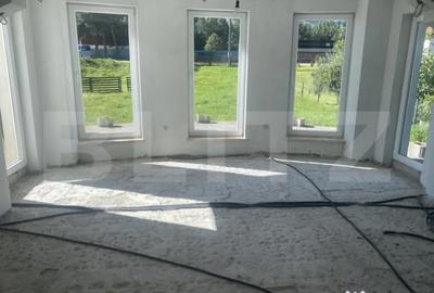 Casă cu 5 camere cu Teren 1755 Mp în Central - 2