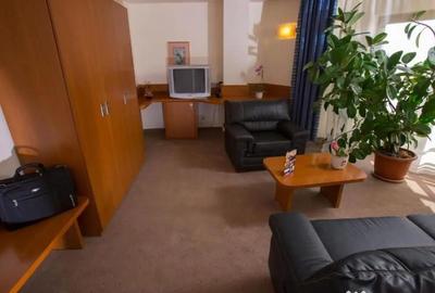 Spațiu comercial, de 2,147 mp, în P-ța Victoriei - 4