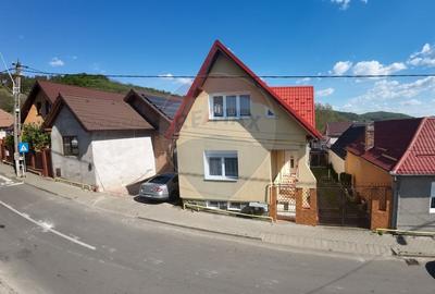Casă individuală cu 8 camere cu Teren 880 Mp în Sud-Est - 1