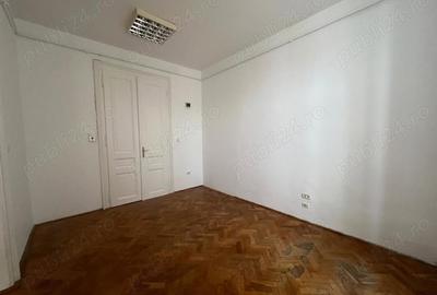 Apartament cu 3 camere semidecomandat în Central - 7