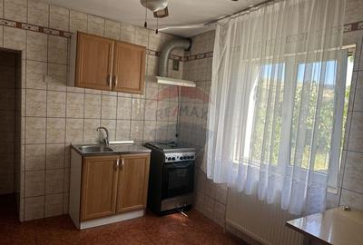 Casă cu 5 camere cu Garaj în Ciritei - 3