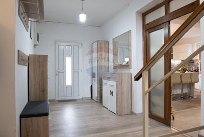 Casă cu 8 camere cu Teren 950 Mp în Roșu - 46