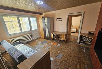 Apartament cu 2 camere semidecomandat, mobilat în Micro I - 12