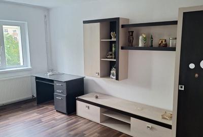 Apartament cu 2 camere decomandat în 1 Mai