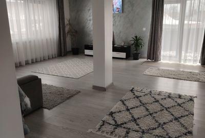 Casă cu 4 camere în Central - 1