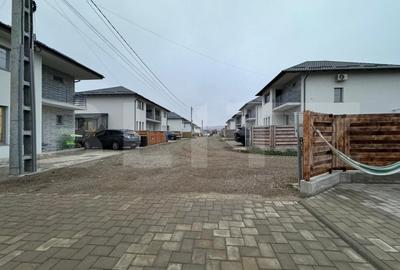 Casa individuala zona rezidentiala, 126 mp construiti ,380 mp teren zona Tisauti - 2