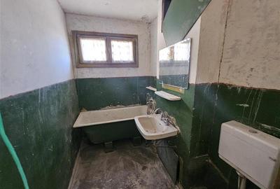 Apartament cu 2 camere semidecomandat în Micro I - 9