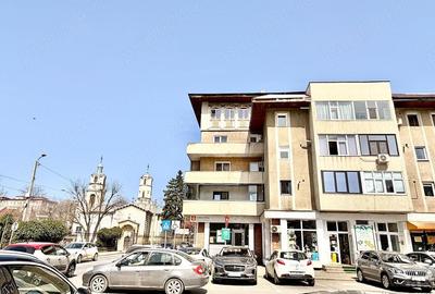 Apartament cu 2 camere decomandat în Hala Centrală