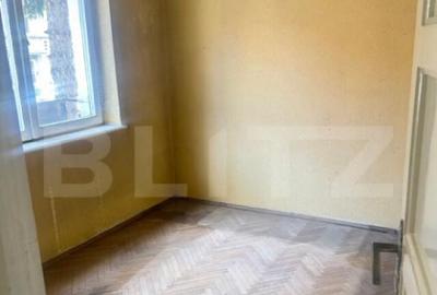 Apartament 2 camere, necesita renovare, zona Centrala, str. - 11