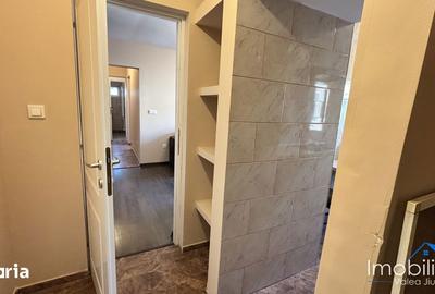 Apartament cu 3 camere decomandat în Petros - 10