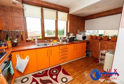 Casă cu 6 camere cu Teren 436 Mp în Central