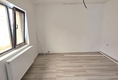 Casă cu 5 camere cu Canalizare în CET - 6