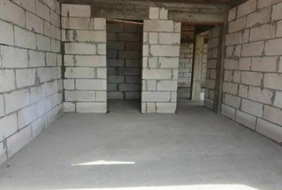 Casă cu Teren 2000 Mp în Merii - 2
