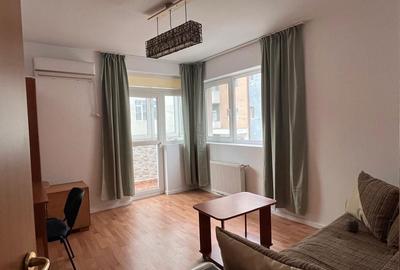 Garsonieră decomandată în Central