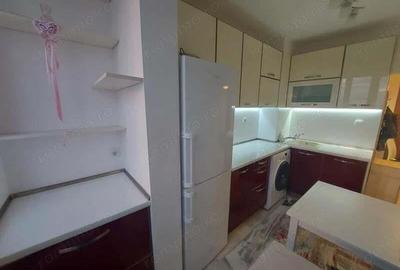 Garsonieră decomandată în Tractorul