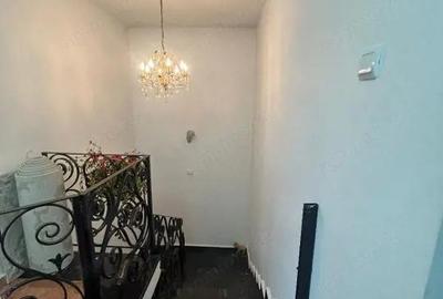 Casă cu 4 camere cu Teren 298 Mp în Central