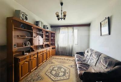 Apartament cu 3 camere semidecomandat în Turda