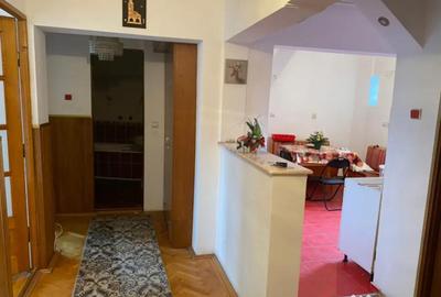 Apartament cu 3 camere decomandat, mobilat în Central
