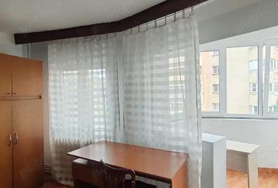 Apartament cu 3 camere decomandat în Exterior Vest - 1