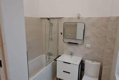 Casă cu 3 camere cu Canalizare în Central